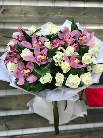 Букет цветов из: Розы и Хризантемы в Большой Ижоре