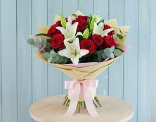 Букет цветов из:  Лилии и Розы в Большой Ижоре