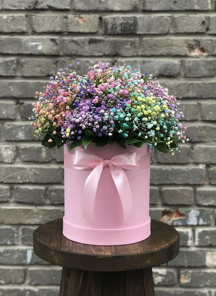 Цветочная композиция из Гипсофила и Розы в шляпной коробке в Большой Ижоре