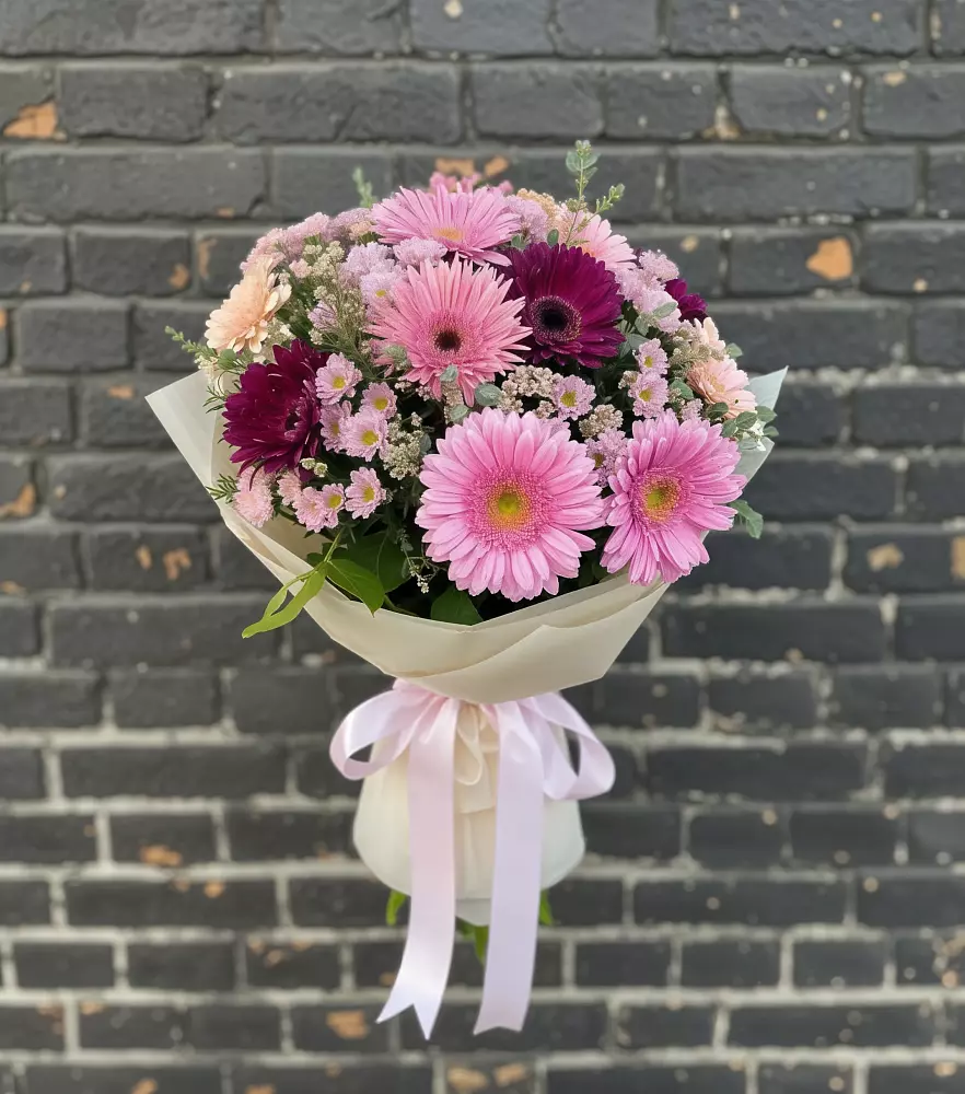 Букет цветов из: Герберы и Хризантемы в Большой Ижоре