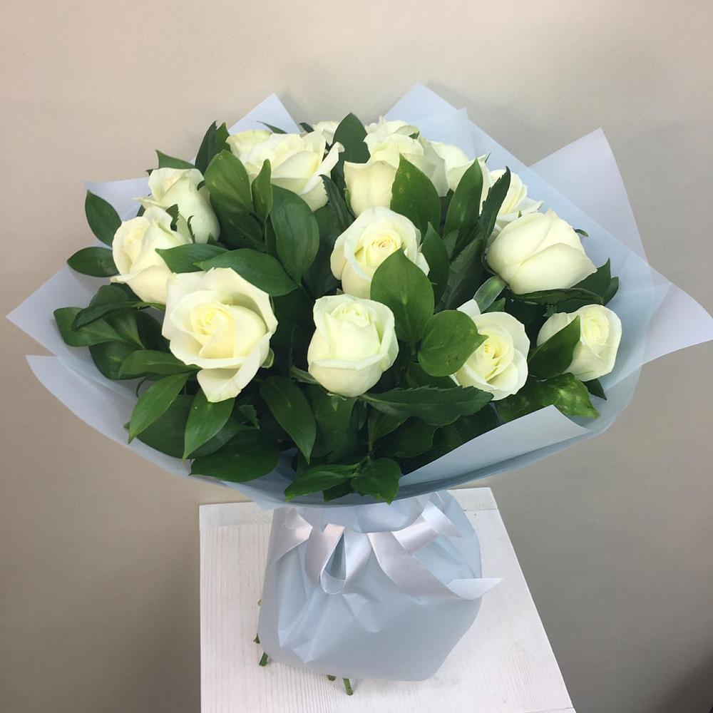 Букет 15 Белых роз Проуд в Большой Ижоре