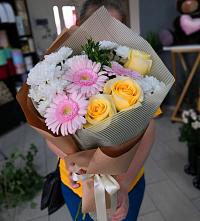 Букет цветов из:  Герберы, Розы и Хризантемы в Большой Ижоре