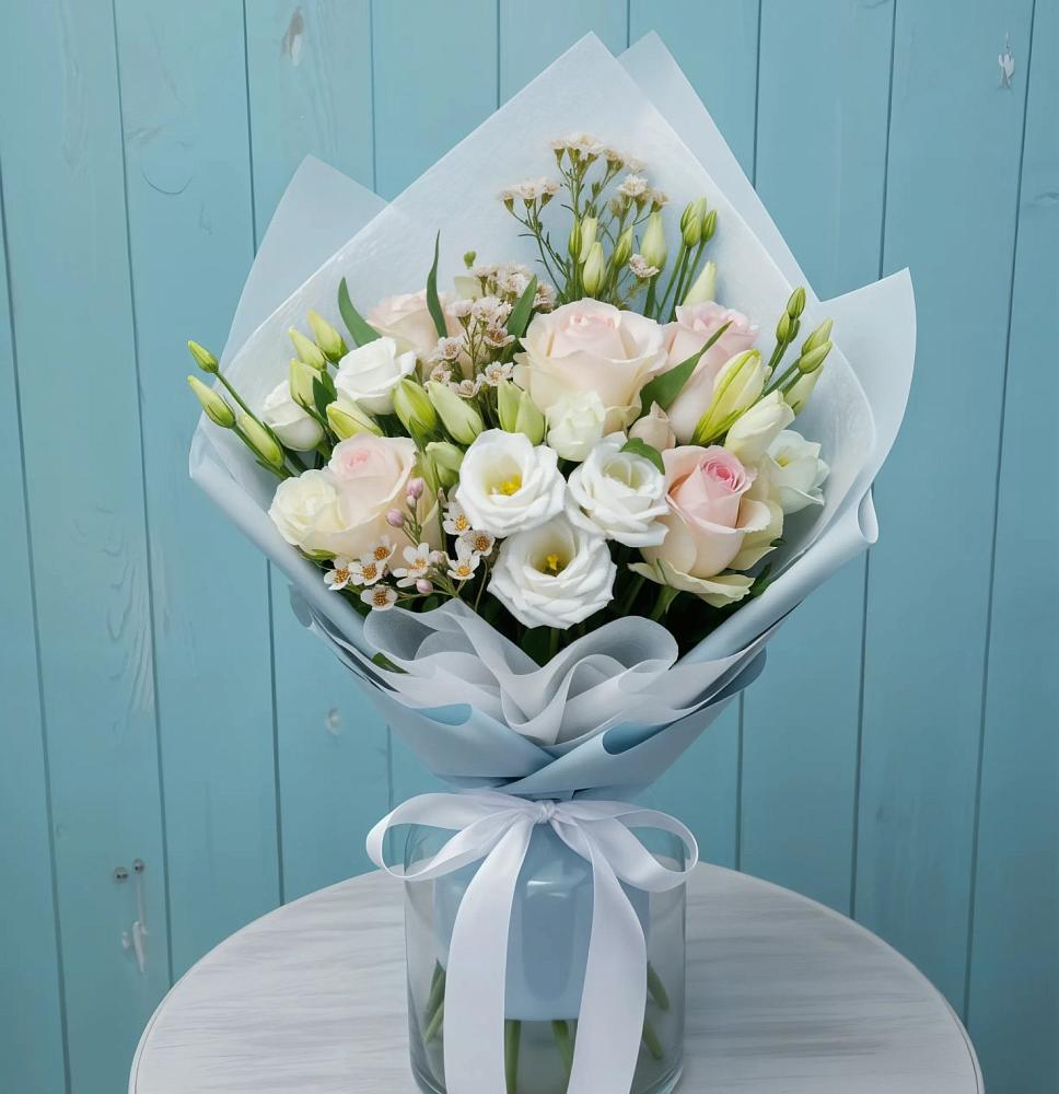 Букет цветов из: Розы и Лизиантусы в Большой Ижоре