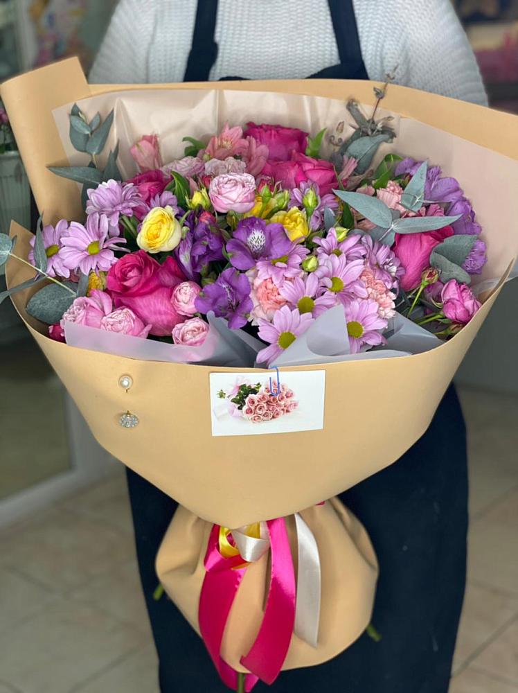 Букет цветов из: Хризантемы, Гвоздики и Альстромерии в Большой Ижоре