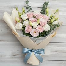 Букет цветов из:  Лизиантусы в Большой Ижоре