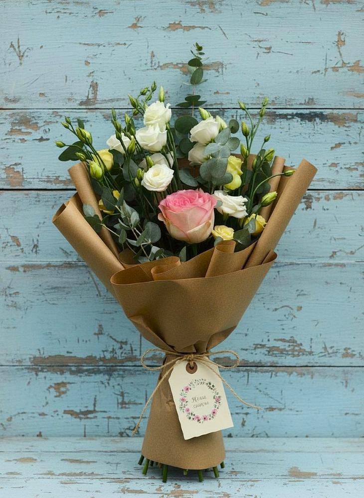 Букет цветов из: Розы и Лизиантусы в Большой Ижоре