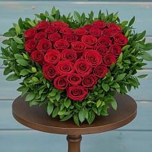 Цветочная композиция из Розы в виде сердца в Большой Ижоре