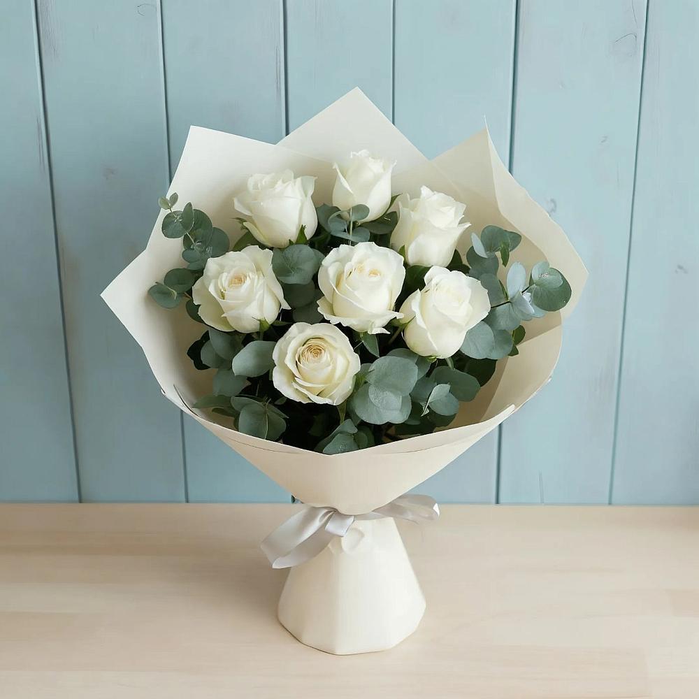 Букет Белые розы в Эвкалипте в Большой Ижоре