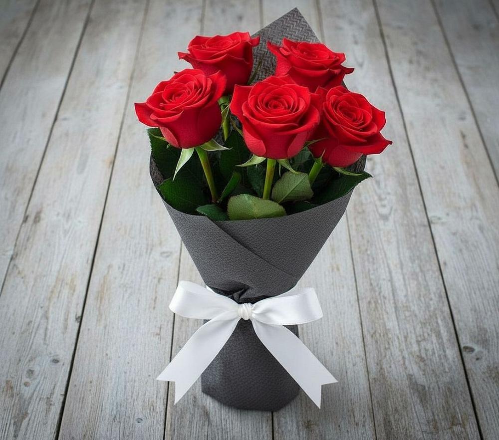 Букет 5 Красных роз Эдлесс Лав в Большой Ижоре