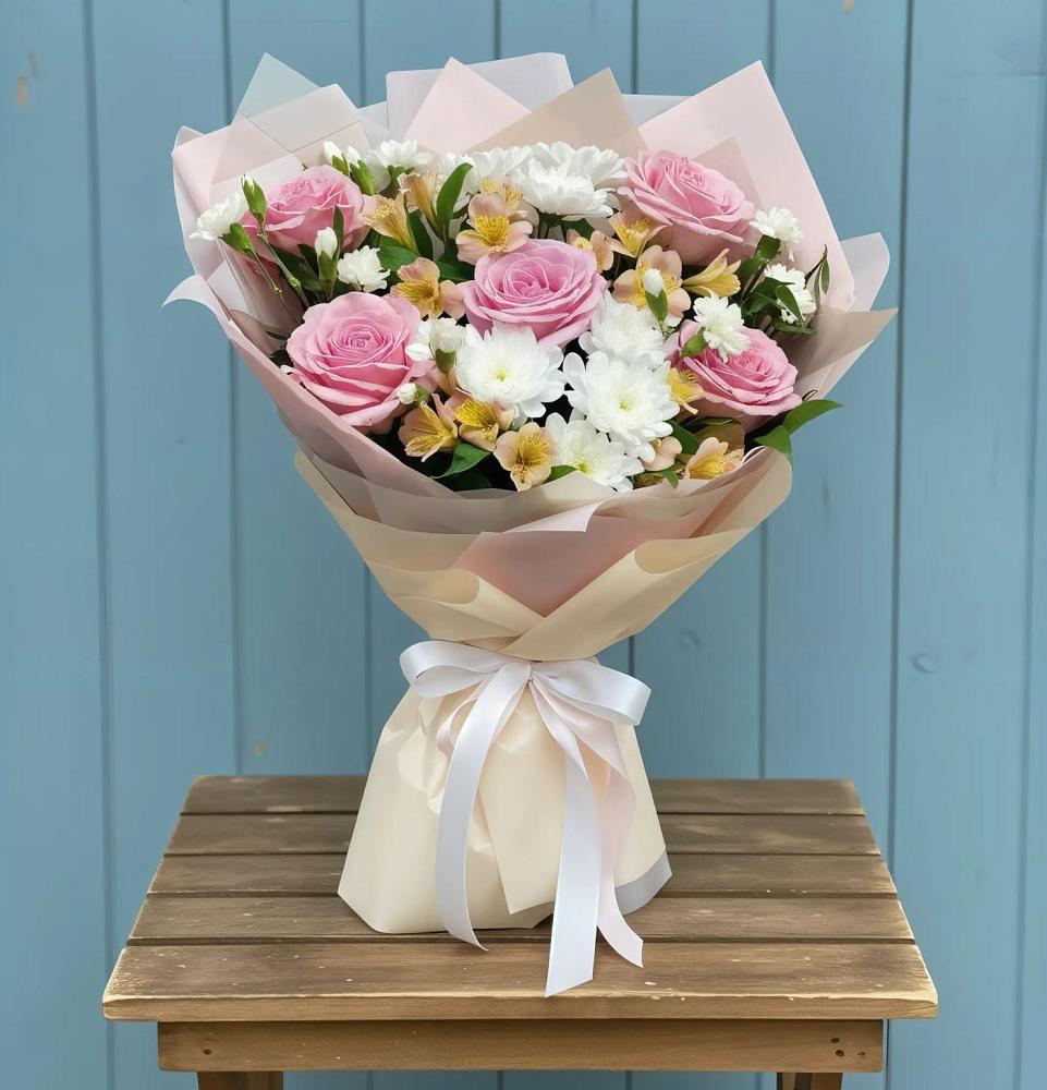 Букет цветов из: Гвоздики, Орхидеи и Розы в Большой Ижоре