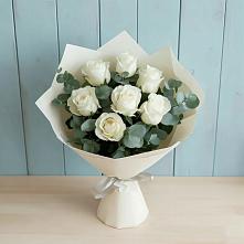 Букет Белые розы в Эвкалипте в Большой Ижоре