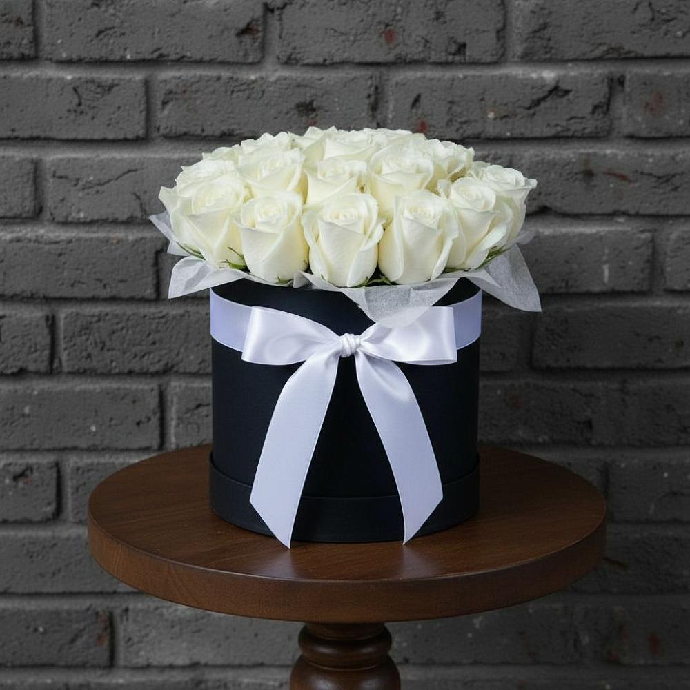 Цветочная композиция из Розы в шляпной коробке в Большой Ижоре