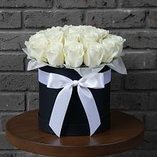 Цветочная композиция из Розы в шляпной коробке в Большой Ижоре